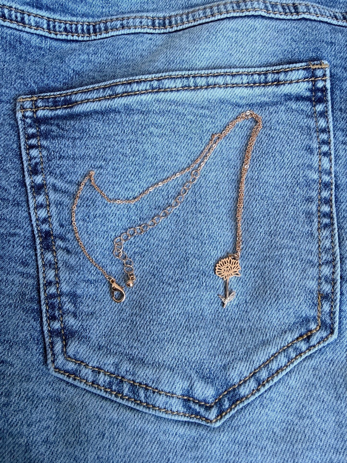 Gold Daisy Pendant Necklace