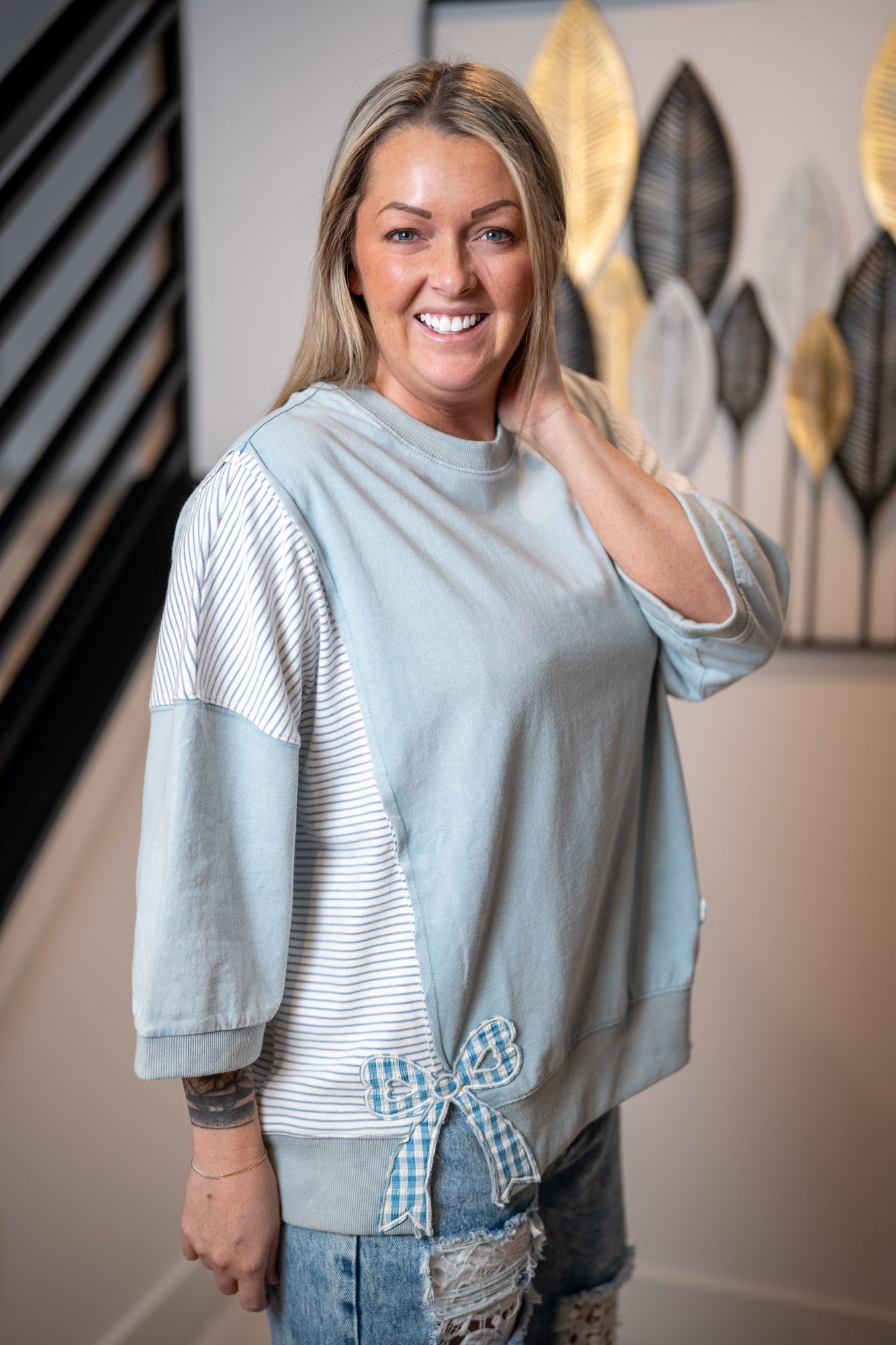 Easel Gingham Bow Pullover