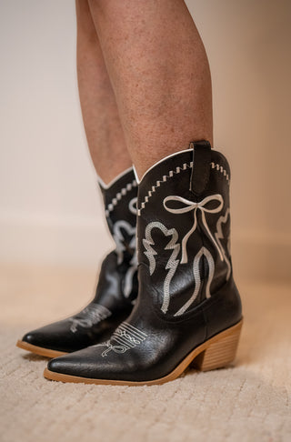 MiiM Zeta Bow Embroidered Western Boots – Black