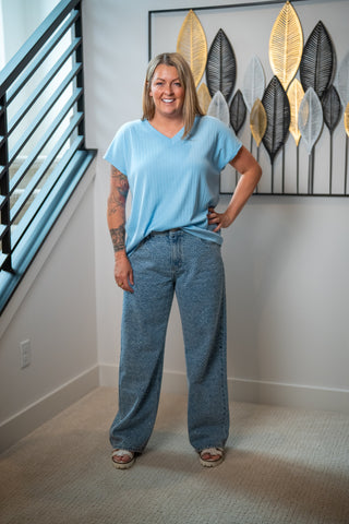 Andrée Ribbed V-Neck Everyday Top