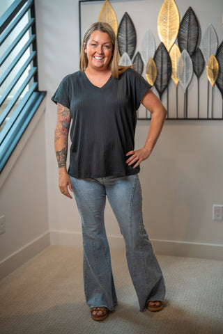 Andrée Ribbed V-Neck Everyday Top