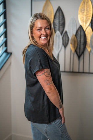 Andrée Ribbed V-Neck Everyday Top
