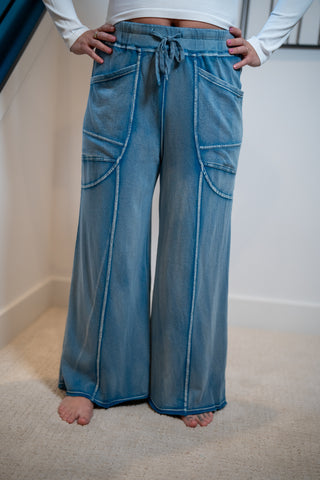 Effortless Cool-Girl Wide Leg Pants Easel
