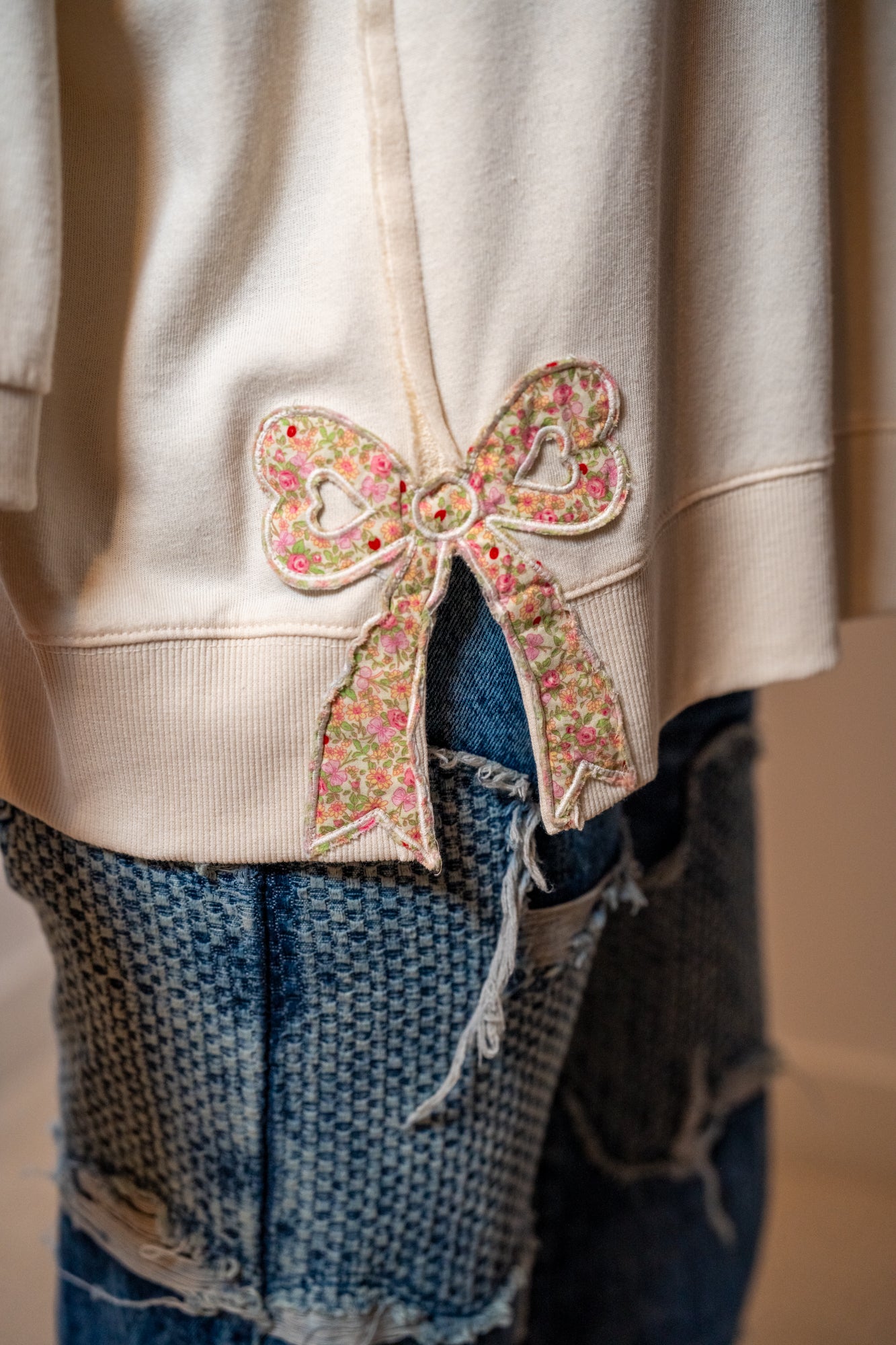Easel Bow Patch Washed Terry Pullover
