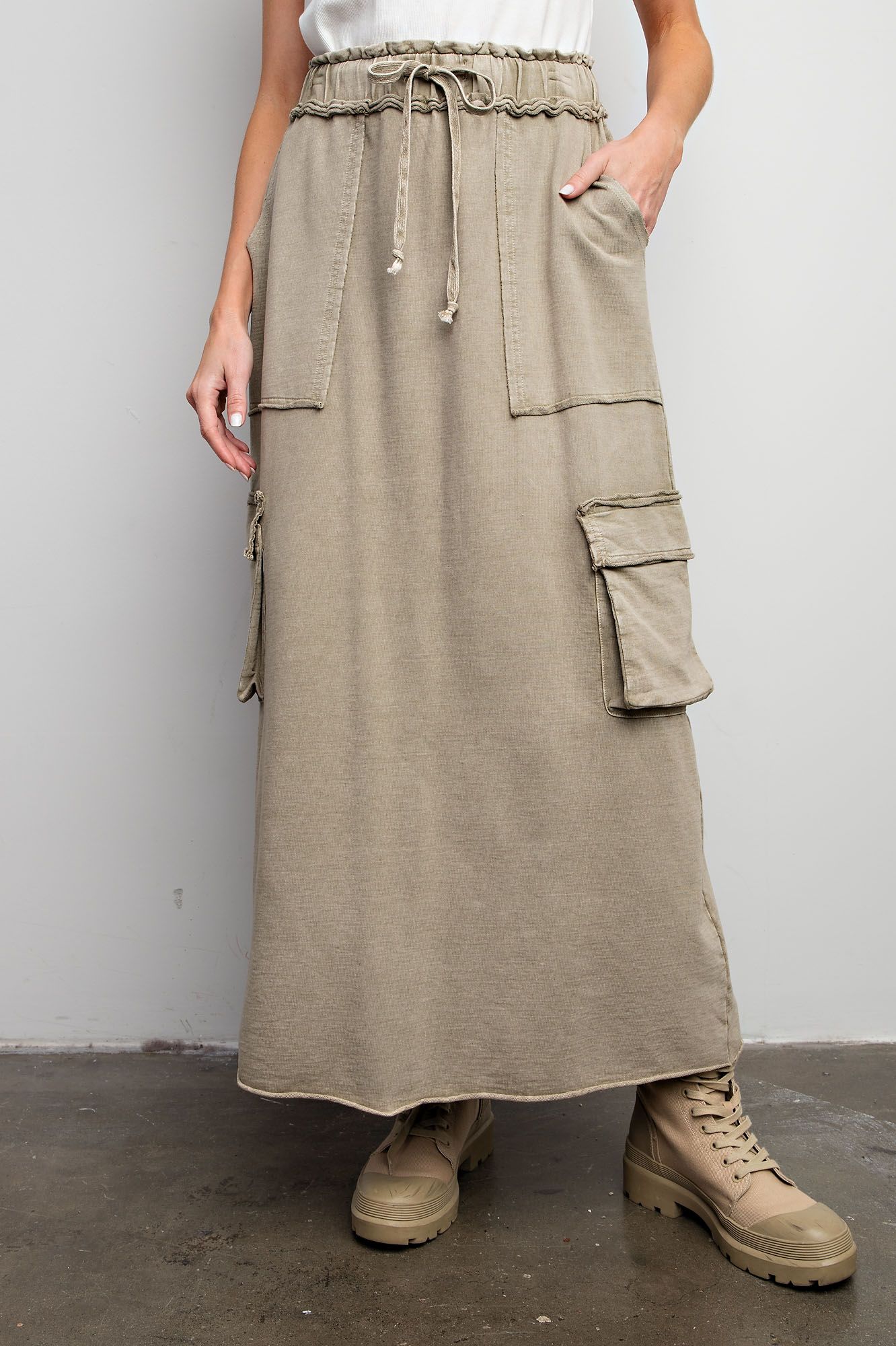 Mineral Washed Cargo Skirt in Mushroom - Plus